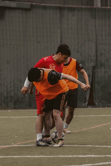 在直播镜头前被弗拉门戈球迷暴力扯头发，女记者发文呼吁尊重